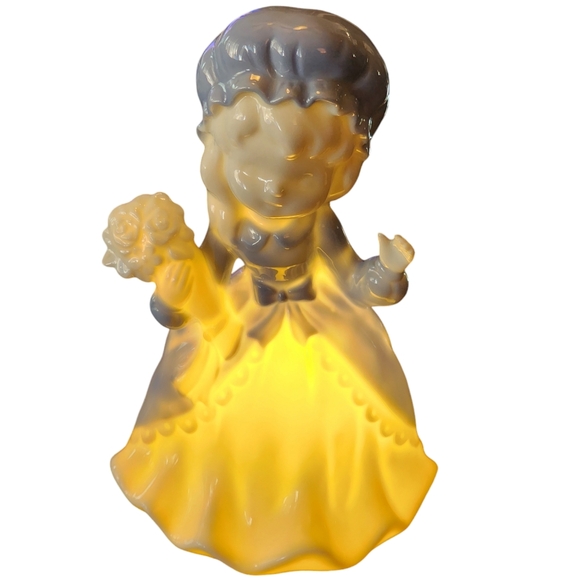 Vintage Enesco Japan Blue & White Ceramic Girl With Bouquet Night Light 6"X4"X3" - Picture 3 of 13